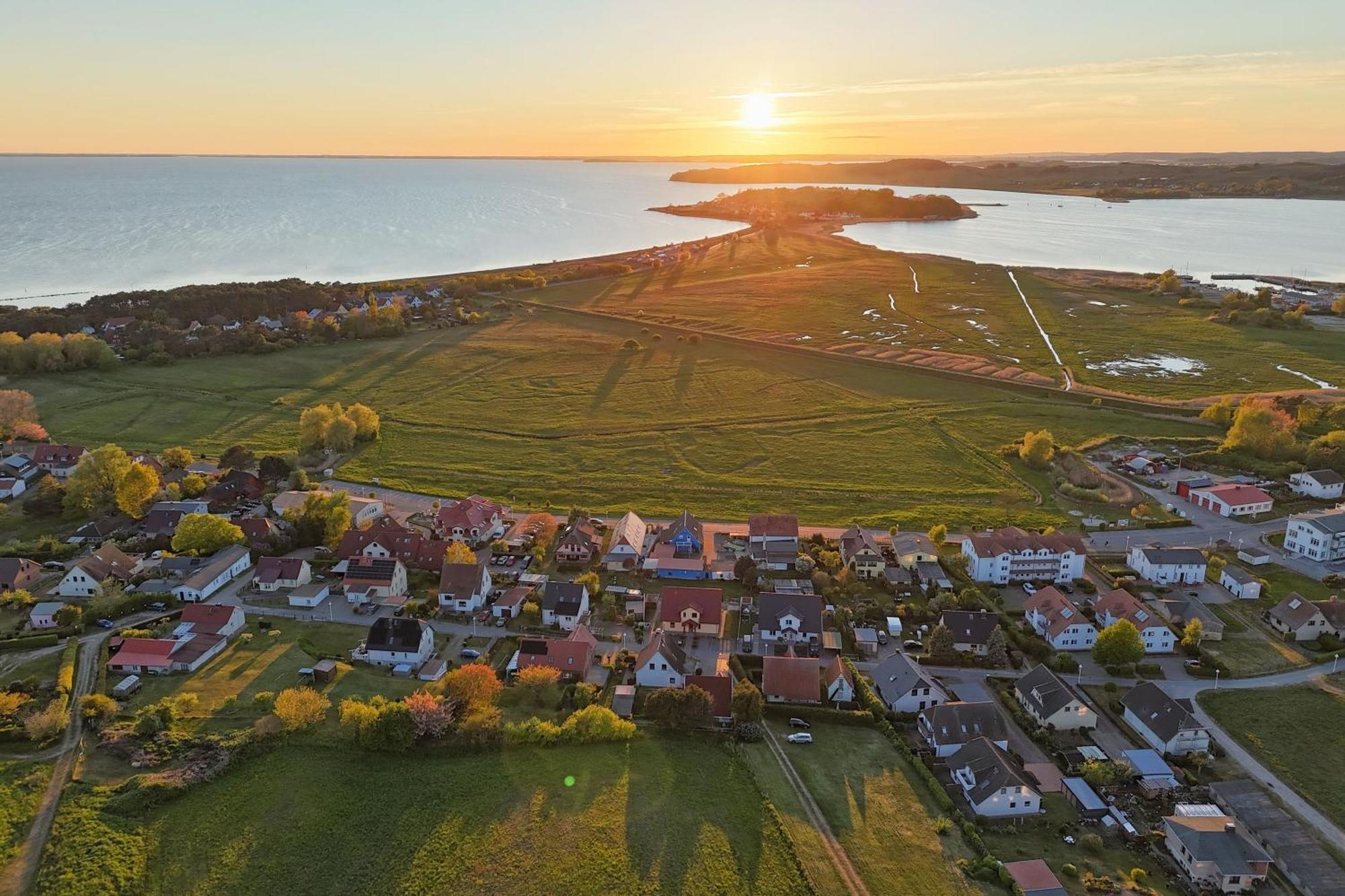 Schicke Fewo Mit Terrasse, Gratis Nutzung Vom Ahoi Erlebnisbad Und Sauna In Sellin - Haus De Niege Wech Fewo 02 Thiessow Buitenkant foto