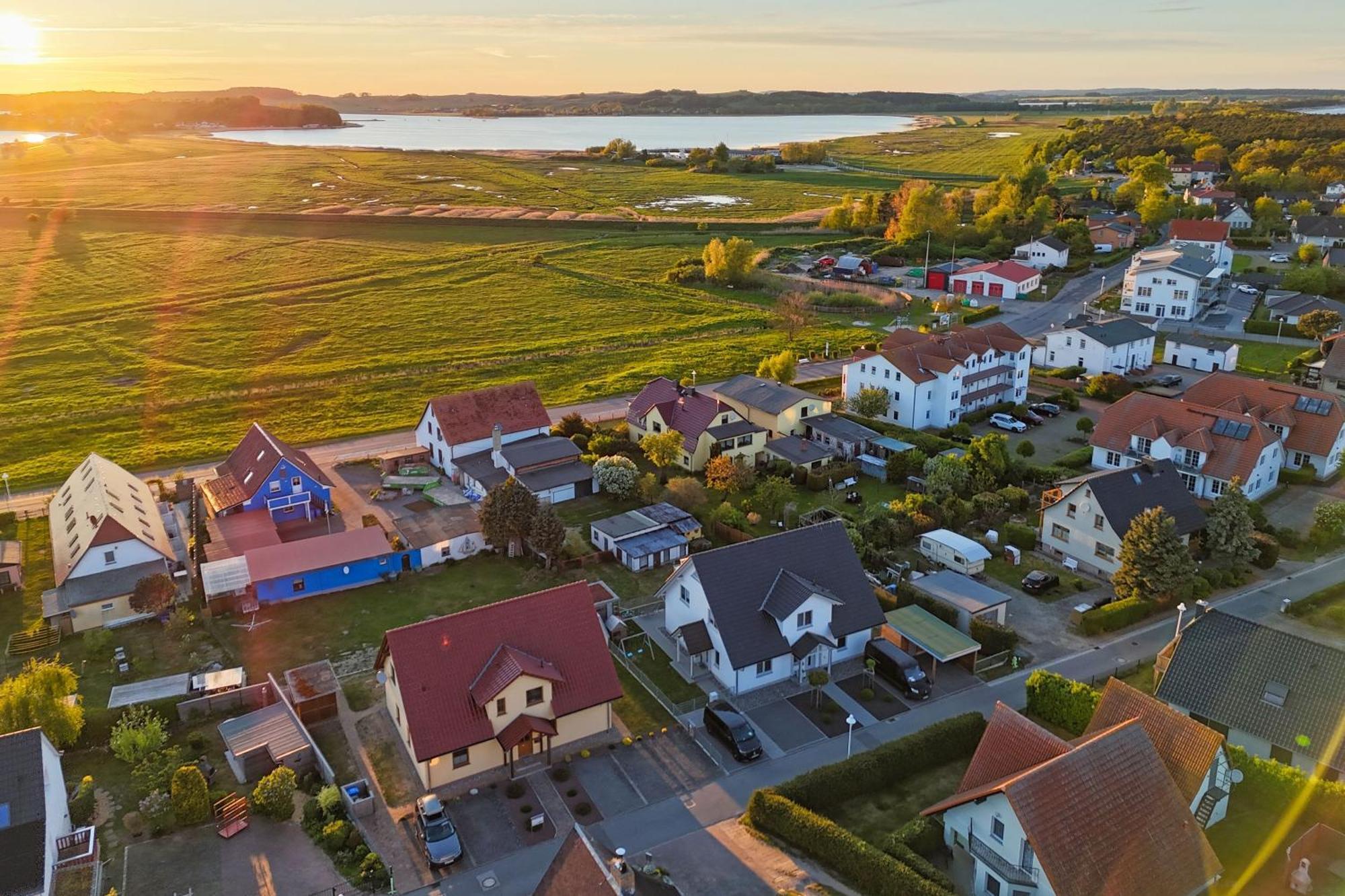 Schicke Fewo Mit Terrasse, Gratis Nutzung Vom Ahoi Erlebnisbad Und Sauna In Sellin - Haus De Niege Wech Fewo 02 Thiessow Buitenkant foto
